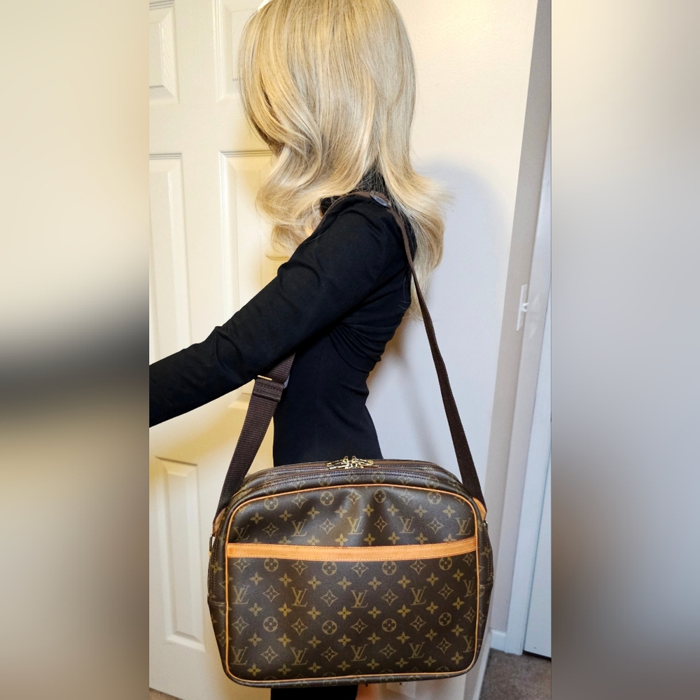 Authentic LOUIS VUITTON Monogram Reporter GM Travel Bag